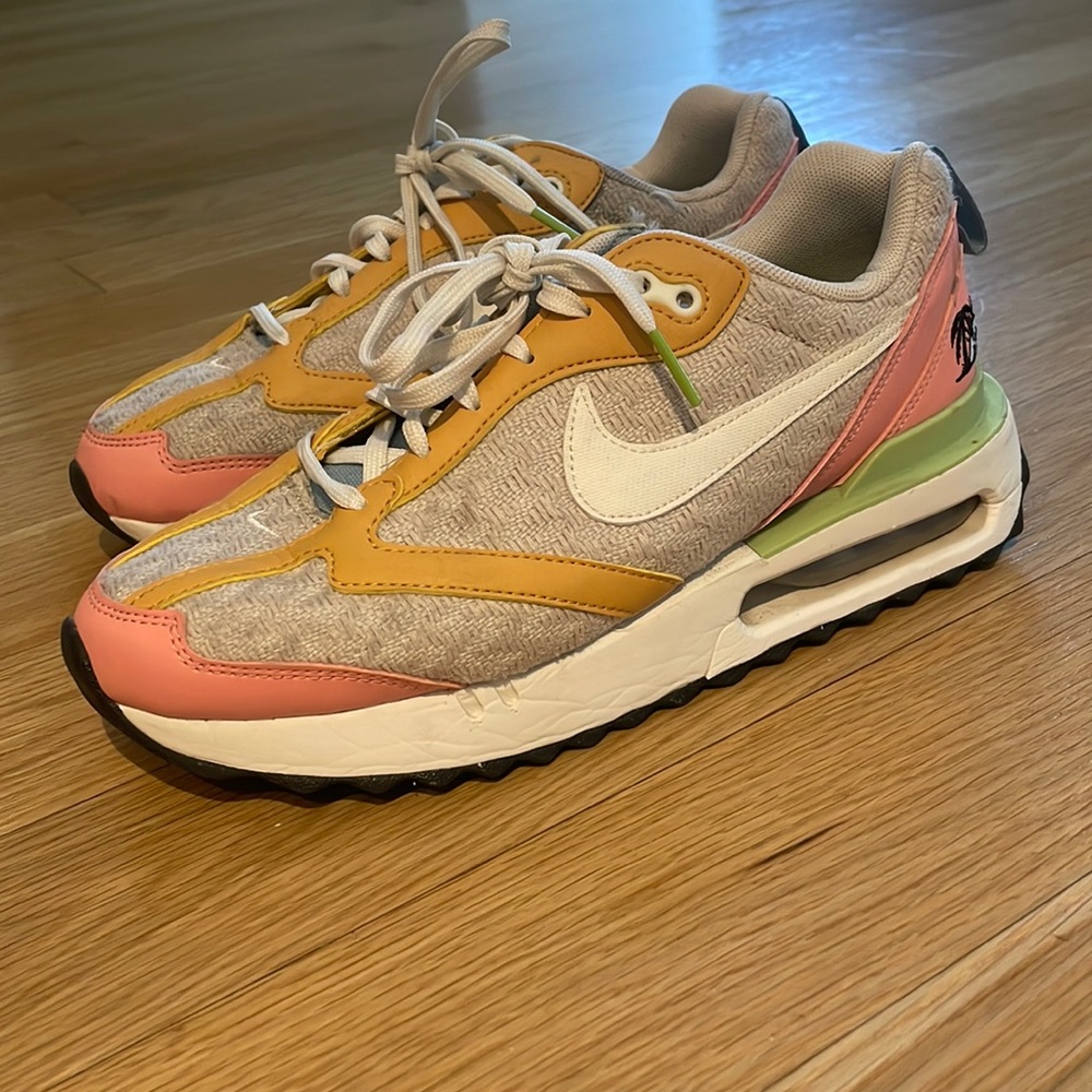 Nike Air Max Dawn SE